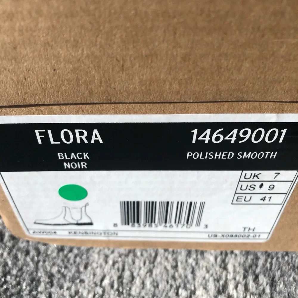 DR. MARTENS/DOC MARTENS Flora Chelsea Boot (Black Polished Smooth Leather) - Picture 2 of 8